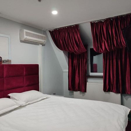 Leoton Chernivtsi Hotel Kültér fotó