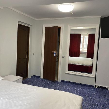 Leoton Chernivtsi Hotel Kültér fotó