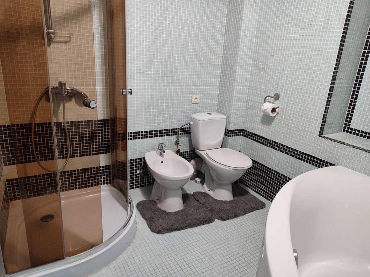 Leoton Chernivtsi Hotel Kültér fotó
