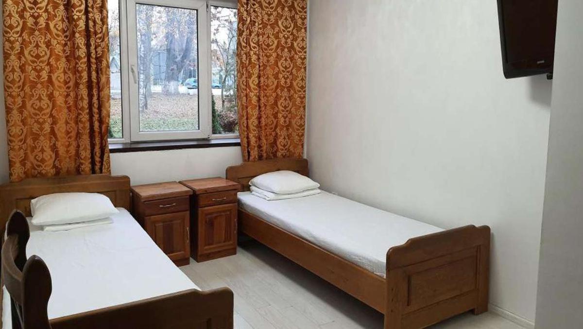 Leoton Chernivtsi Hotel Kültér fotó