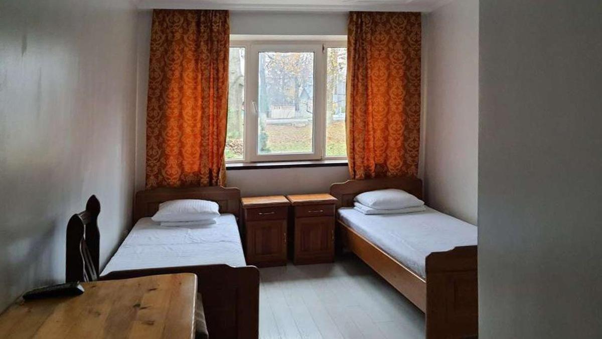 Leoton Chernivtsi Hotel Kültér fotó