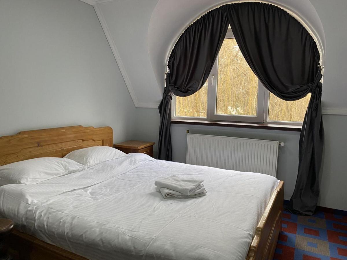 Leoton Chernivtsi Hotel Kültér fotó