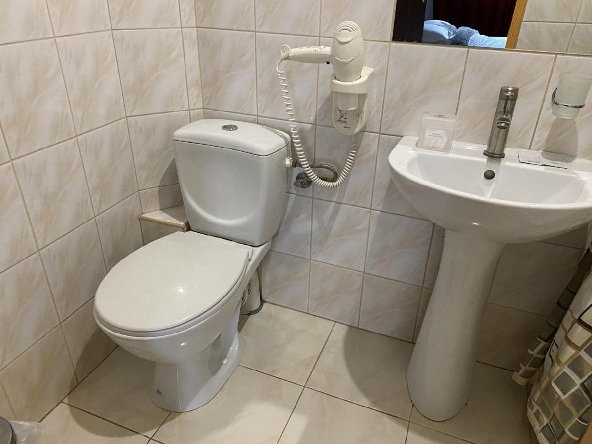 Leoton Chernivtsi Hotel Kültér fotó