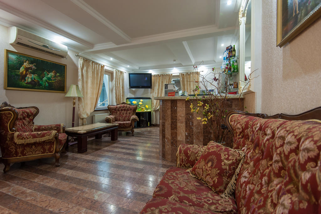 Leoton Chernivtsi Hotel Kültér fotó